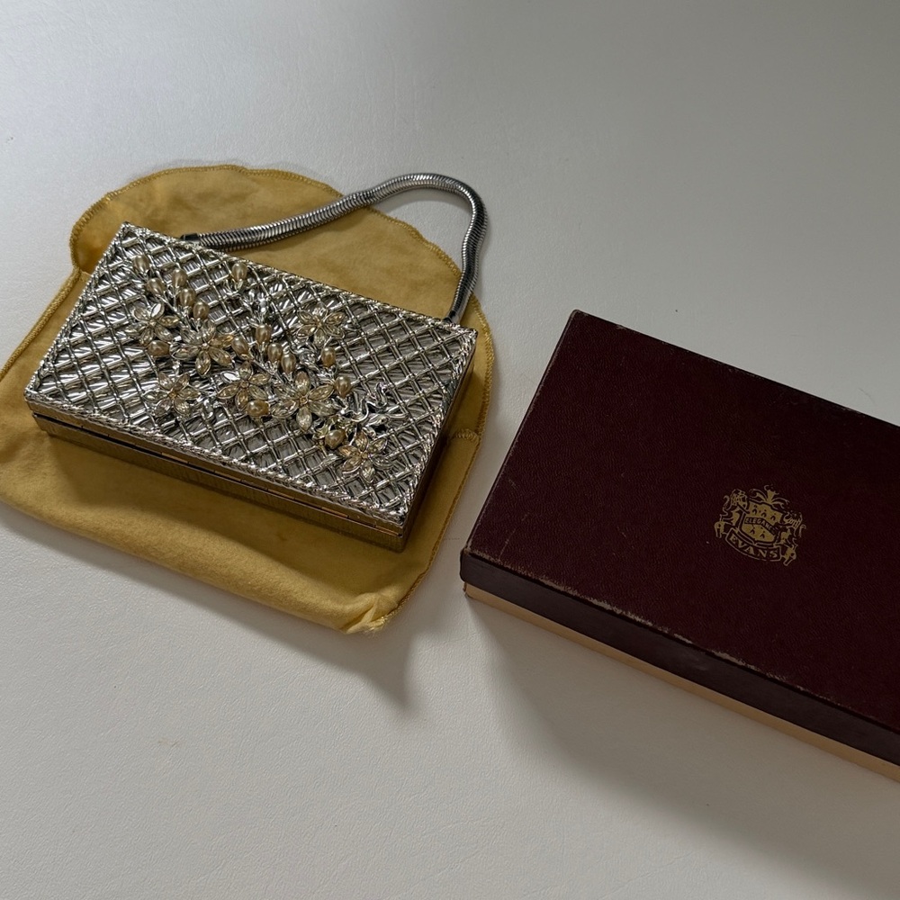 Vintage Double Sided Evan’s Metal Cosmetic Compact Clutch - excellent condition